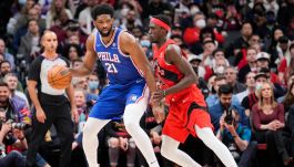 Po lewej: Joel Embiid (fot. Getty Images)