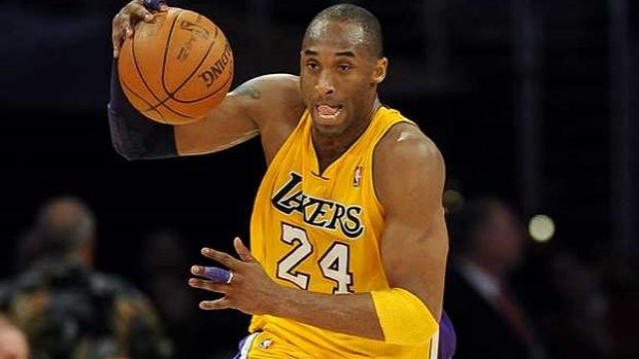 W Bolonii Kobe Bryant może zarabiać dwa razy więcej niż w NBA (fot. PAP/EPA)