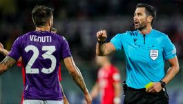 Daniel Stefański w meczu Fiorentina – Twente Enschede (fot. Getty).