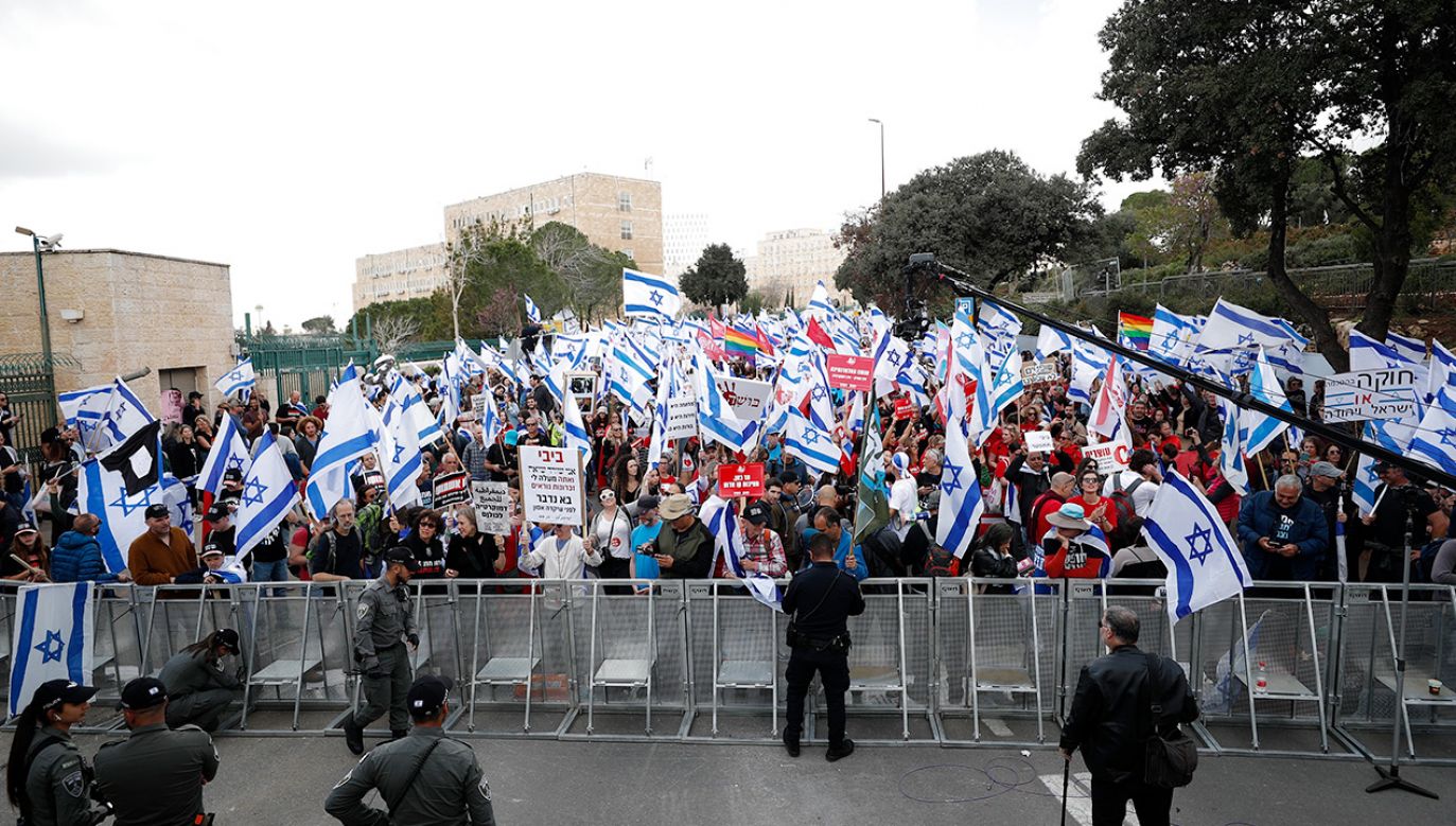 Masowe protesty w Izraelu (fot. PAP/EPA/ATEF SAFADI)