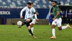 Leo Messi strzela gola w meczu Argentyny z Boliwią na Copa America 2021 (fot, Getty)