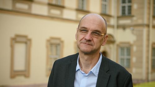 Былы палітзняволены, былы кіраўнік ліквідаванай Беларускай партыі «Зялёныя» Дзмітрый Кучук. Кучук правёў за кратамі паўтары гады і быў вывезены ў Літву разам з іншымі 50 палітвязнямі 11 верасня 2025 года. Вільня, Літва. 16 верасня 2025 года. Фота: Белсат