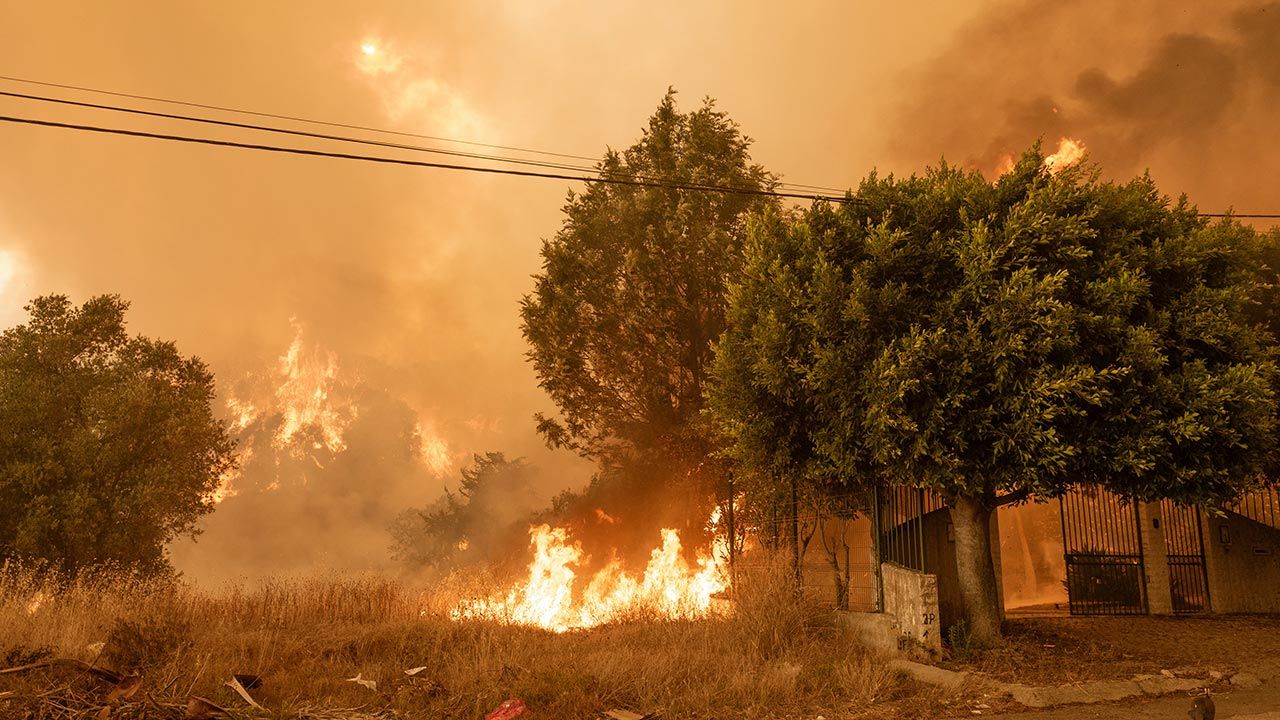 Tysiące ludzi zostało ewakuowanych (fot. Andre Luis Alves/Anadolu Agency via Getty Images)