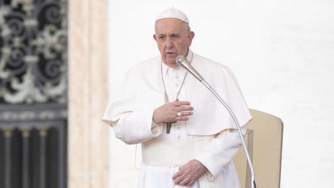 Trzecia papieska encyklika mówi o braterstwie i przyjaźni społecznej (fot. PAP/EPA, Maurizio Brambatti)