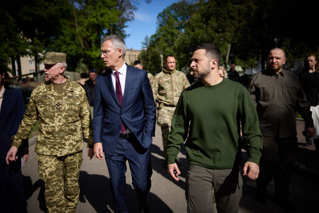 Кіраўнік NATO Енс Стольтэнбэрг і прэзідэнт Украіны Уладзімір Зяленскі ў Кіеве, Украіна. 29 красавіка 2024 года. (Фота: ABACA / Abaca Press / Forum)