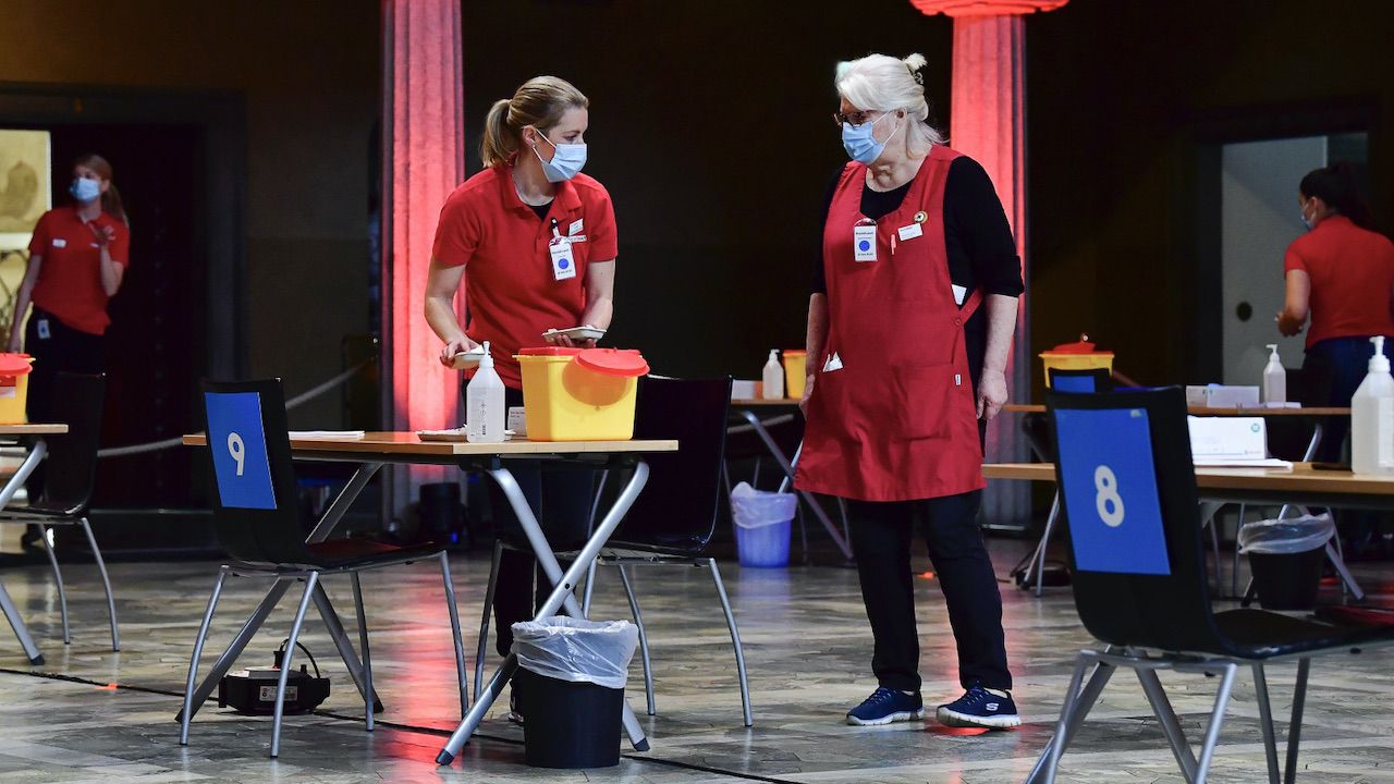 Coraz więcej zakażeń nowymi odmianami koronawirusa w Szwecji (fot. PAP/EPA/Jonas Ekstramer) Coraz więcej zakażeń nowymi odmianami koronawirusa w Szwecji (fot. PAP/EPA/Jonas Ekstramer)