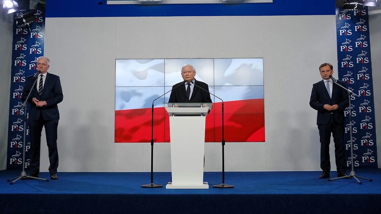 44 proc. wyborców PiS jest przeciwko rozpadowi Zjednoczonej Prawicy (fot. PAP/Mateusz Marek) 44 proc. wyborców PiS jest przeciwko rozpadowi Zjednoczonej Prawicy (fot. PAP/Mateusz Marek)