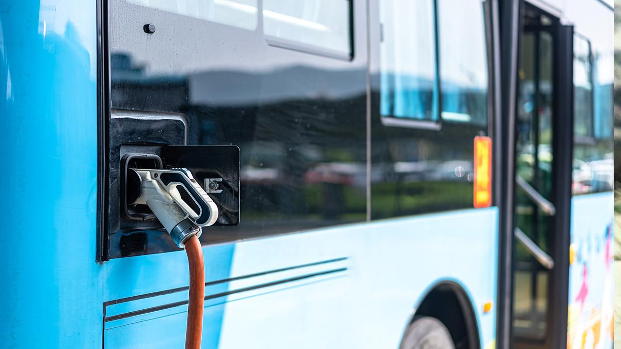 Polska to absolutny lider pod względem eksportu autobusów elektrycznych w UE (fot. Shutterstock/THINK A) Polska to absolutny lider pod względem eksportu autobusów elektrycznych w UE (fot. Shutterstock/THINK A)