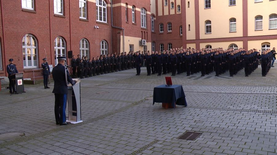 Służba to zaszczyt. Ślubowanie nowych policjantów w Szczecinie