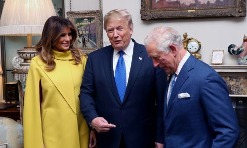 Coraz więcej zadań przejmuje następca tronu, książę Karol, za co dostanie w tym roku ok. 24 mln funtów. Na zdjęciu z Melanią i Donaldem Trumpami w czasie ostatniego szczytu NATO w Londynie. Fot. Chris Jackson/via REUTERS