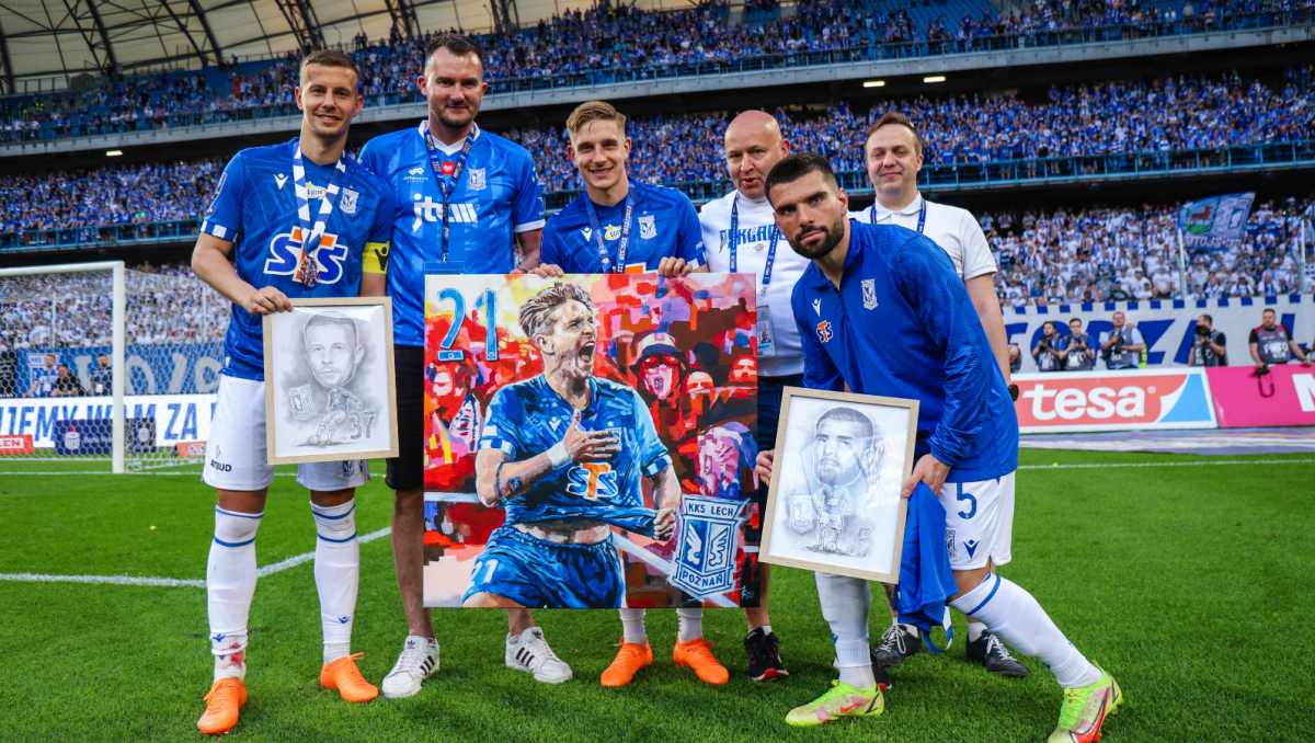 Lubomir Satka, Michał Skóraś i Pedro Rebocho otrzymali także prezenty od kibiców (fot. 400mm.pl) Lubomir Satka, Michał Skóraś i Pedro Rebocho otrzymali także prezenty od kibiców (fot. 400mm.pl)