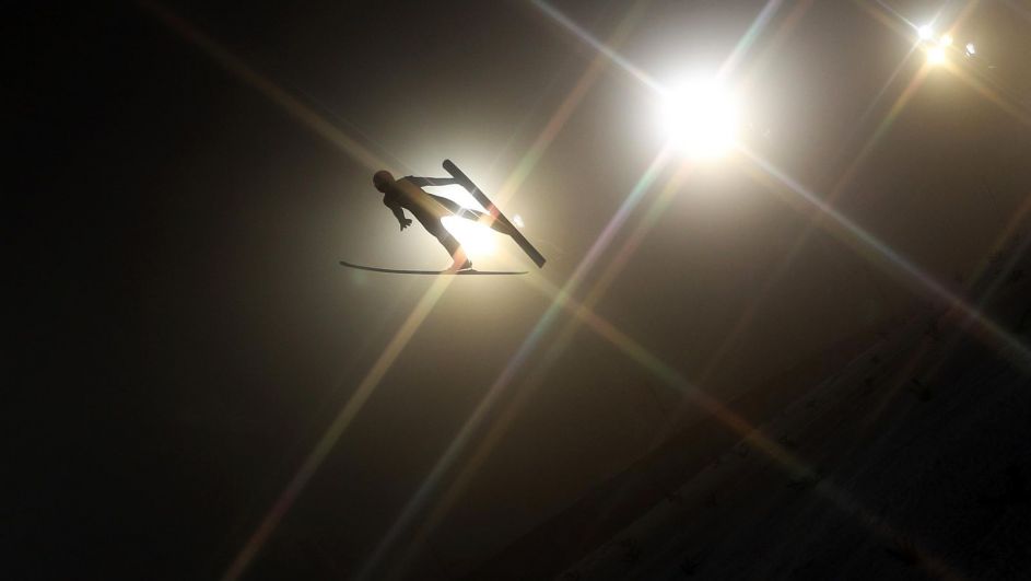 W Planicy Andrzej Stękała wyszedł z cienia kolegów i jak powiedział Kamil Stoch, "wyciągnął ich za uszy" na podium (Fot. PAP) Andrzej Stękała, Stękała Planica, Stękała medal