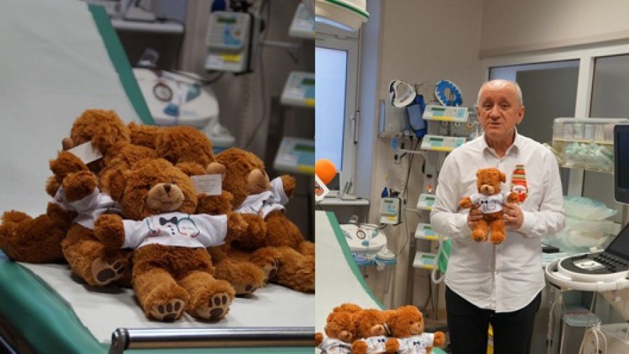 Doktor Miś odwiedził małych pacjentów w Ostrowie Wielkopolskim (fot. Szpital Ostrów Wielkopolski)