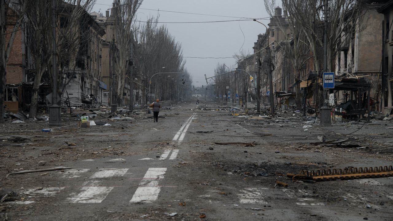 „Mariupol celowo i planowo jest przekształcany w getto dla Ukraińców”  (fot. M.Clarke/SOPA Images/LightRocket/Getty Images)