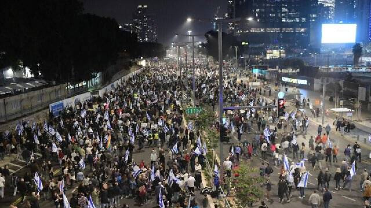 Izraelczycy protestują przeciw rządom Netanjahu. (Fot. Twitter/@EliDror)