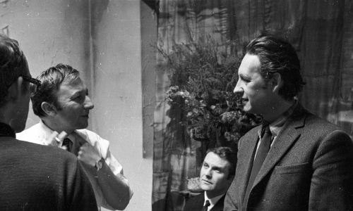Na planie „Wszystko na sprzedaż” (1968 r.): Bogumił Kobiela, Leonard Pietraszak i Andrzej Wajda. Fot. PAP