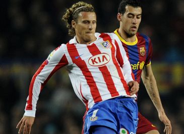 Diego Forlan (L)