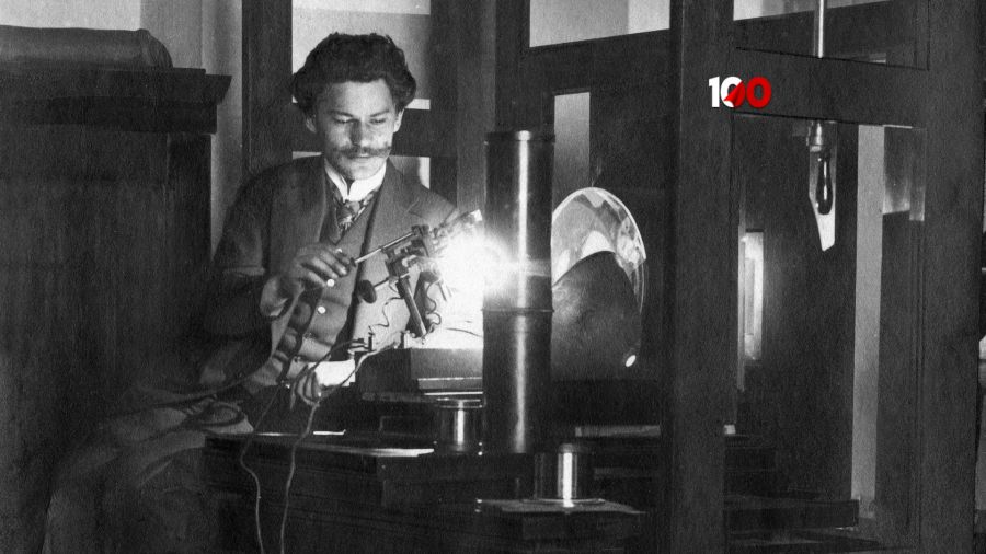 Jan Szczepanik w swoim laboratorium. Fot.:Ilustracya Polska Redakcya Kraków, własność Ullstein bild/Getty Images