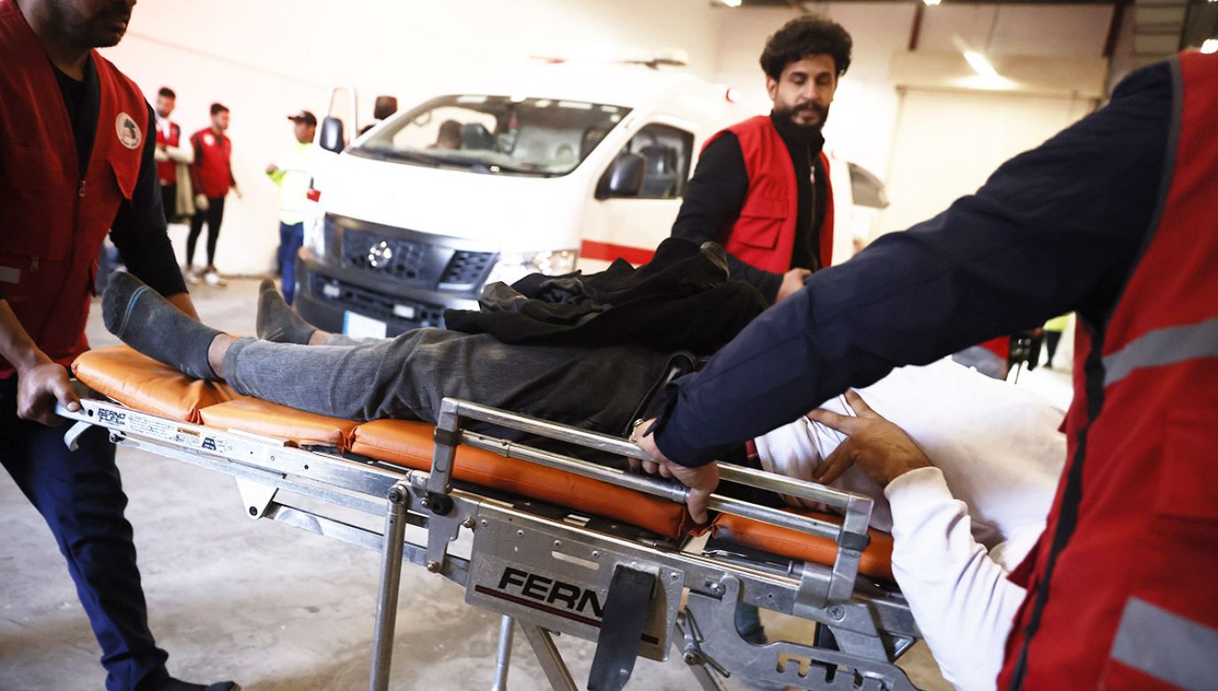 Sytuacja przed stadionem w Basrze jest napięta, rannych przybywa (fot.  Stringer/Anadolu Agency via Getty Images)