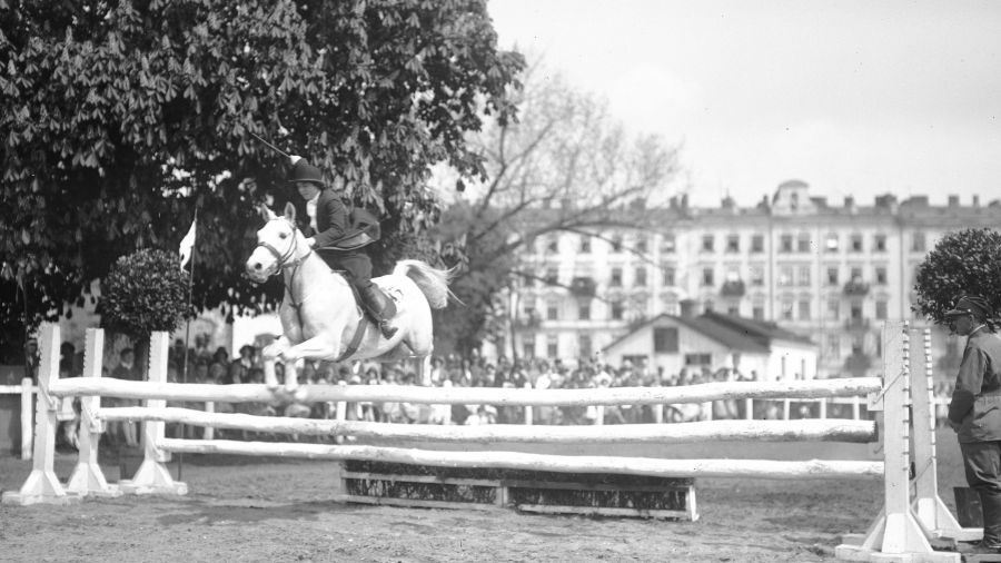 1931 r. Konkursy hippiczne Rodziny Wojskowej. Fot. Archiwum fotograficzne Narcyza Witczaka-Witaczyńskiego/NAC