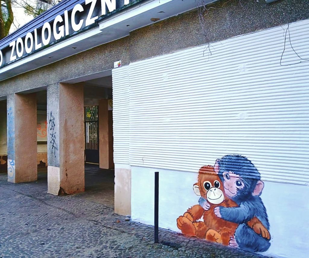 Vandalized zoo backs 'Polish Banksy' after police catch artist red