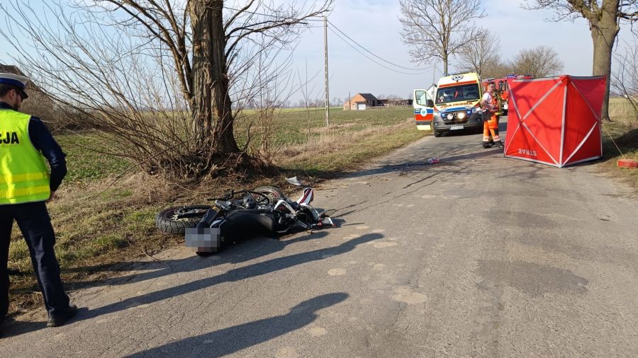 Łęki Wielkie – Wolkowo - wypadek motocyklisty - powiat grodziski - nie żyje 29-latek - KPP PSP Grodzisk Wlkp. - KPP Grodzisk Wlkp. (fot. KPP Grodzisk Wlkp.)