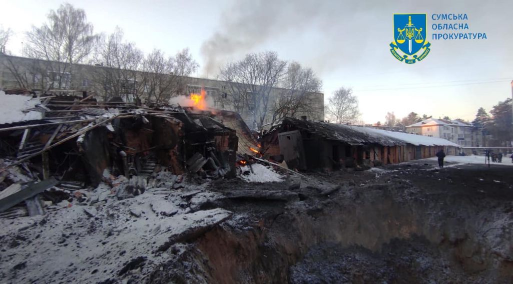 Вынікі ракетнага абстрэлу ў Сумской вобласці, 13 студзеня 2024 году. (Фота: Сумська обласна прокуратура / Telegram)