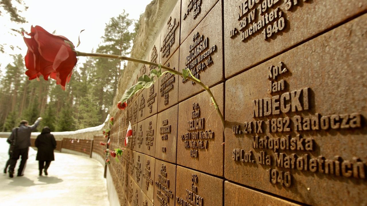 Odkrycie miejsca zbrodni w Katyniu w 1943 r. pozwoliło na poznanie wielu szczegółów masakry (fot. REUTERS/Vasily Fedosenko) Odkrycie miejsca zbrodni w Katyniu w 1943 r. pozwoliło na poznanie wielu szczegółów masakry (fot. REUTERS/Vasily Fedosenko)