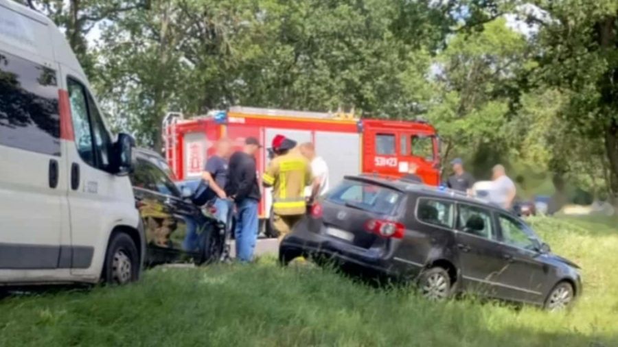 Zderzenie pięciu aut na DK20. Dwie osoby trafiły do szpitala (źródło: twojeinfo24.pl)