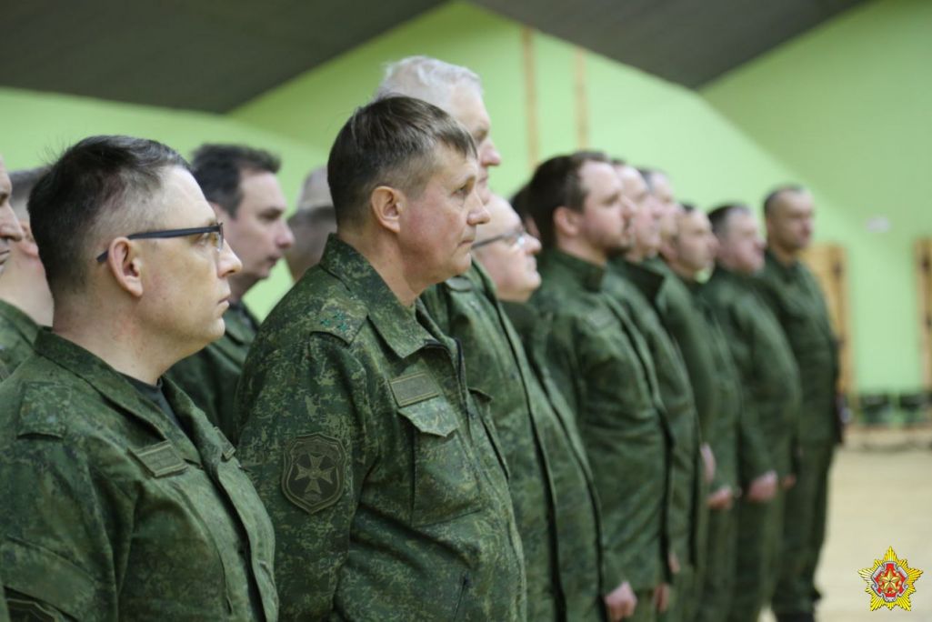 Кіраўніцтва беларускіх ВНУ на занятках па агнявой падрыхтоўцы. (Фота: Міністэрства абароны)