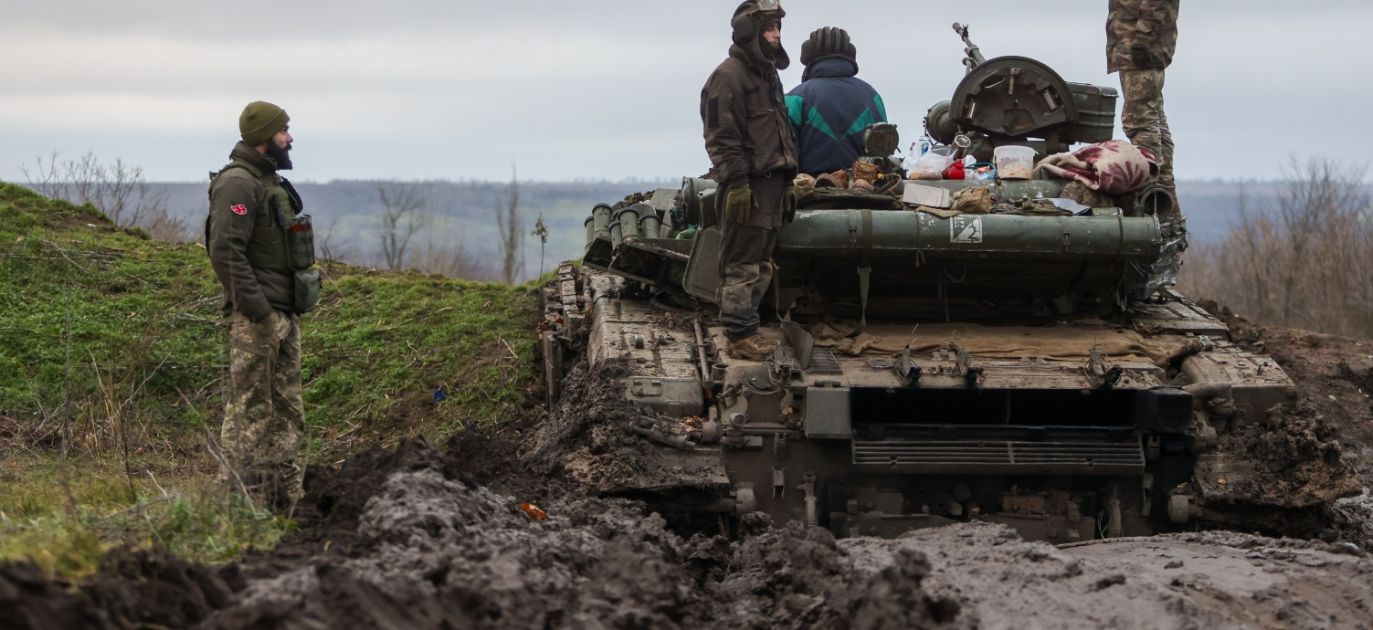 Ukrainian tank crew in the Donbas area, Ukraine.  Photo: PAP/EPA