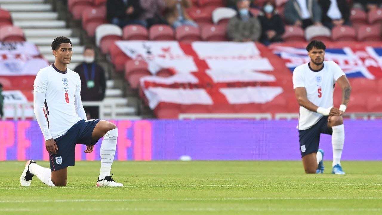 Anglicy są wśród grupy zespołów, które zamierzają klękać przed meczami (fot. Michael Regan - The FA/The FA via Getty Images