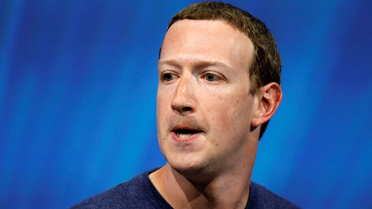 Jeszcze nigdy w historii żadna firma nie straciła w jeden dzień tylu pieniędzy co Facebook (fot. REUTERS/Charles Platiau) Jeszcze nigdy w historii żadna firma nie straciła w jeden dzień tylu pieniędzy co Facebook (fot. REUTERS/Charles Platiau)