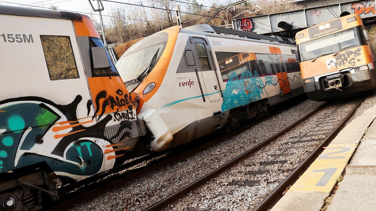 Zderzenie pociągów pod Barceloną (fot.  NACHO DOCE / Reuters / Forum)