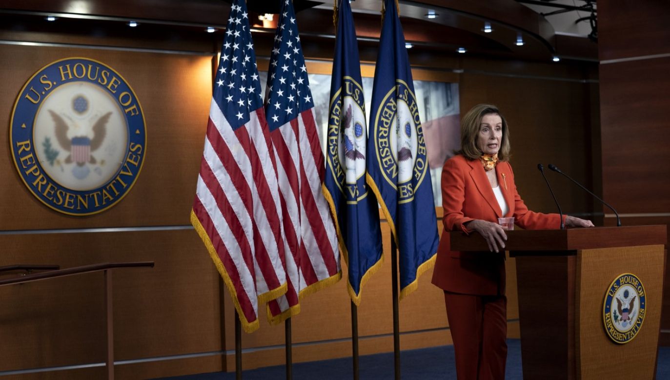 Spiker Izby Reprezentantów Stanów Zjednoczonych Nancy Pelosi (Demokraci) w trakcie konferencji prasowej ws. pakietu(fot. Stefani Reynolds/Bloomberg via Getty Images)