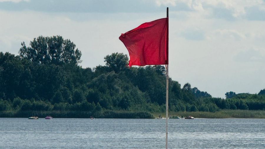 Zamknięcie kąpieliska w Skorzęcinie (fot. OW Skorzęcin/Facebook)