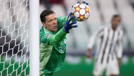 Wojciech Szczęsny odebrał gratulacje od kolegów z drużyny Juventusu (fot. Getty)
