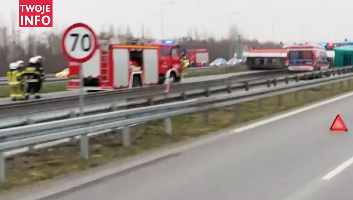 Samochód ciężarowy przewrócił się na autostradzie A1 (fot. Twoje Info)