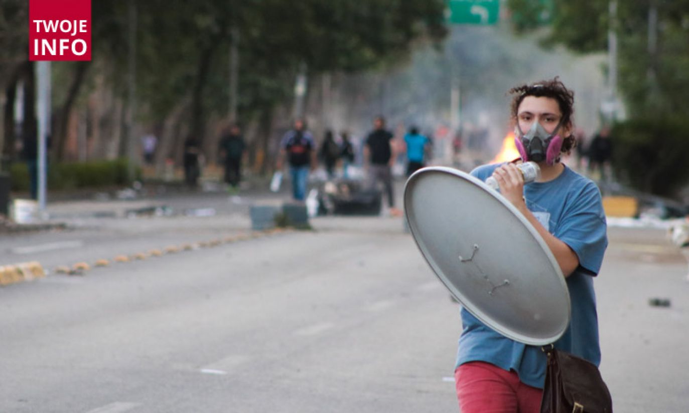 Na ulicach Santiago protestują tysiące ludzi