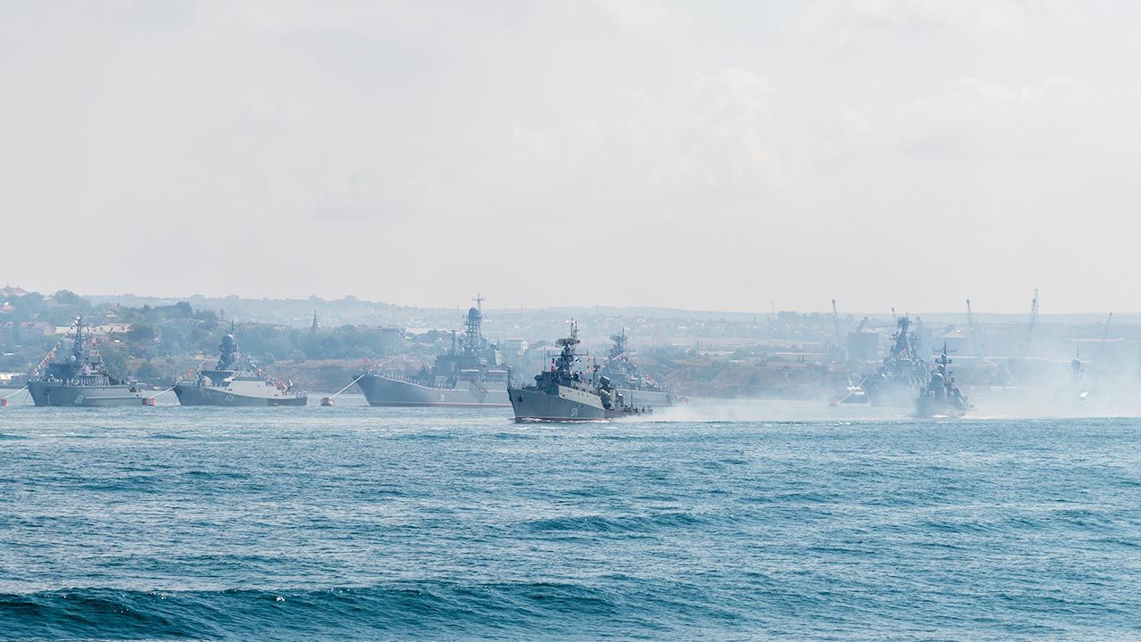 Rosyjskie okręty stacjonujące na morzach Czarnym i Śródziemnym mogą być uzbrojone w setki rakiet Kalibr (fot. Shutterstock)