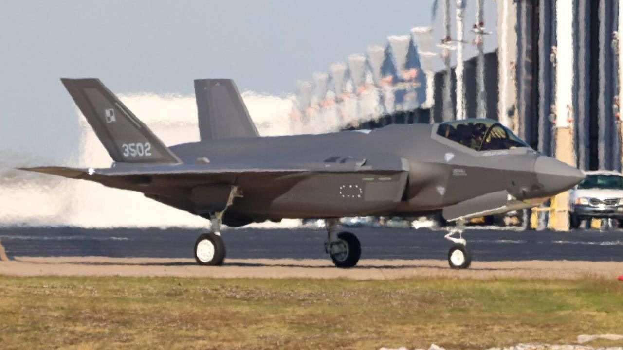 Ministertwo obrony opublikowało film z pierwszego przelotu polskiego F-35 w  Teksasie. Test samolotu oznaczonego numerem AZ-02 c/n 3502 trwał nieco  ponad godzinę [WIDEO] | TVP INFO