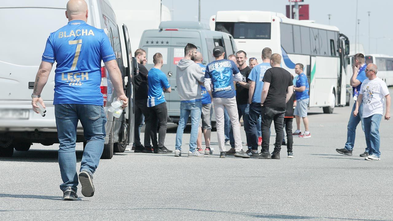 Kilkanaście tysięcy kibiców Lecha nie zostało wpuszczonych na PGE Narodowy (fot. PAP/Paweł Supernak) Kilkanaście tysięcy kibiców Lecha nie zostało wpuszczonych na PGE Narodowy (fot. PAP/Paweł Supernak)