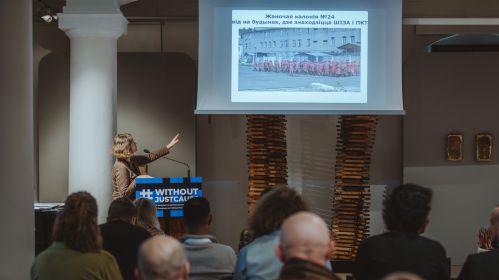 Бывшая политзаключенная Полина Шарендо-Панасюк рассказывает о своем опыте отбывания наказания в ИК-24 во время II Конгресса по политзаключенным в Беларуси. Познань, Польша. 28 сентября 2025 года. Фото: Рауль Дюк / Белсат
