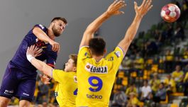 Patryk Biernacki (na zdjęciu pierwszy z lewej) po zakończeniu trwającego sezonu przeniesie się do niemieckiego Dormagen (fot. PAP / Piotr Polak)