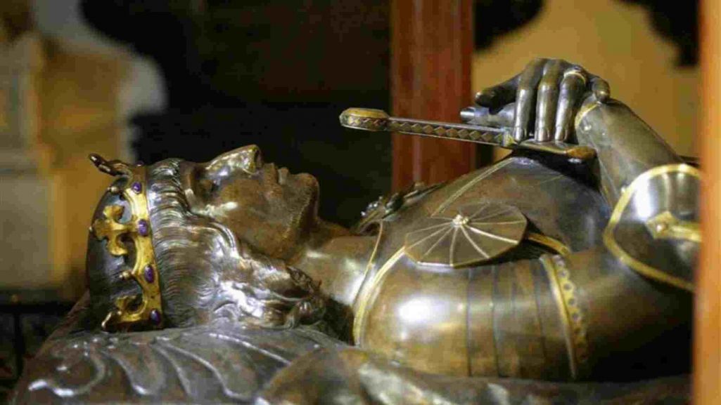 Władysław III Warneńczyk ma jedynie symboliczny grób na Wawelu. Fot. Cezary Piwowarski/ wikimedia