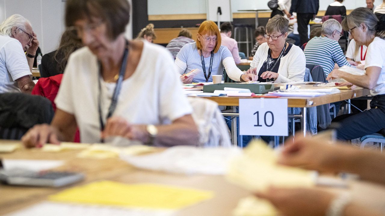 Frekwencja w wyborach wyniosła 80 proc. (fot. PAP/EPA/JOHAN NILSSON)