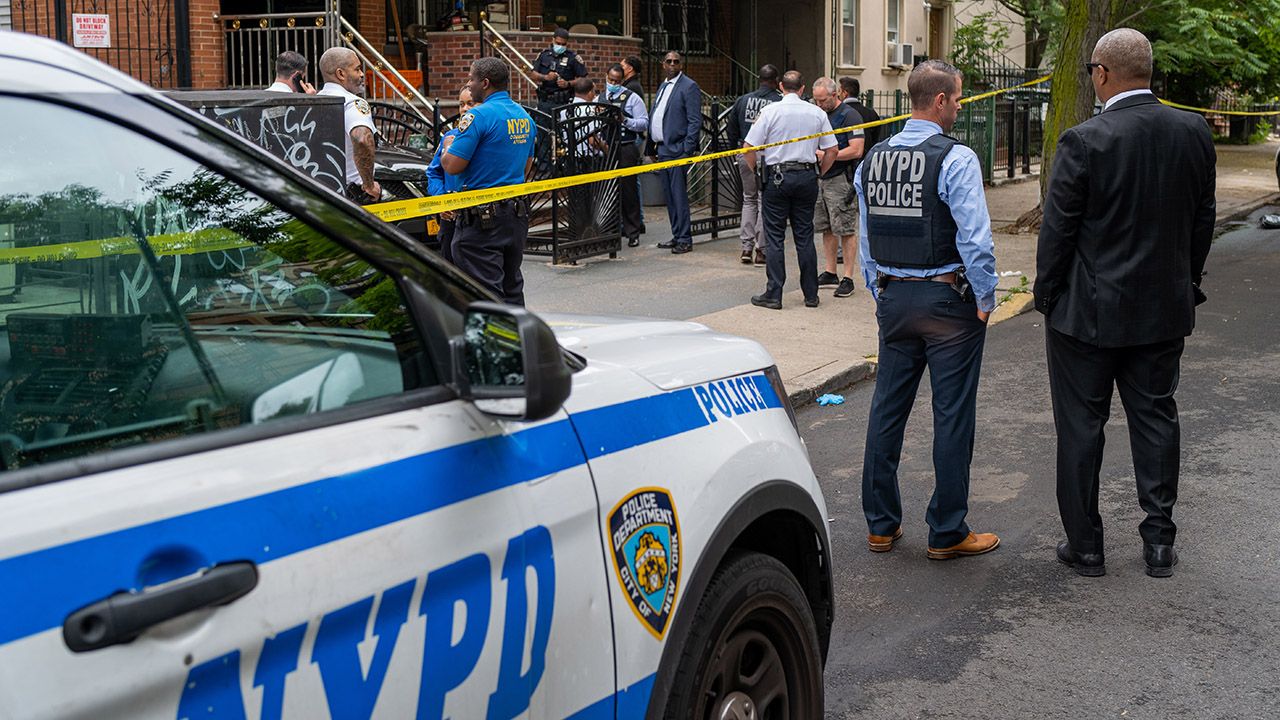 Świadkowie znaleźli postrzeloną kobietę na ulicy (fot. Spencer Platt/Getty Images, zdjęcie ilustracyjne)