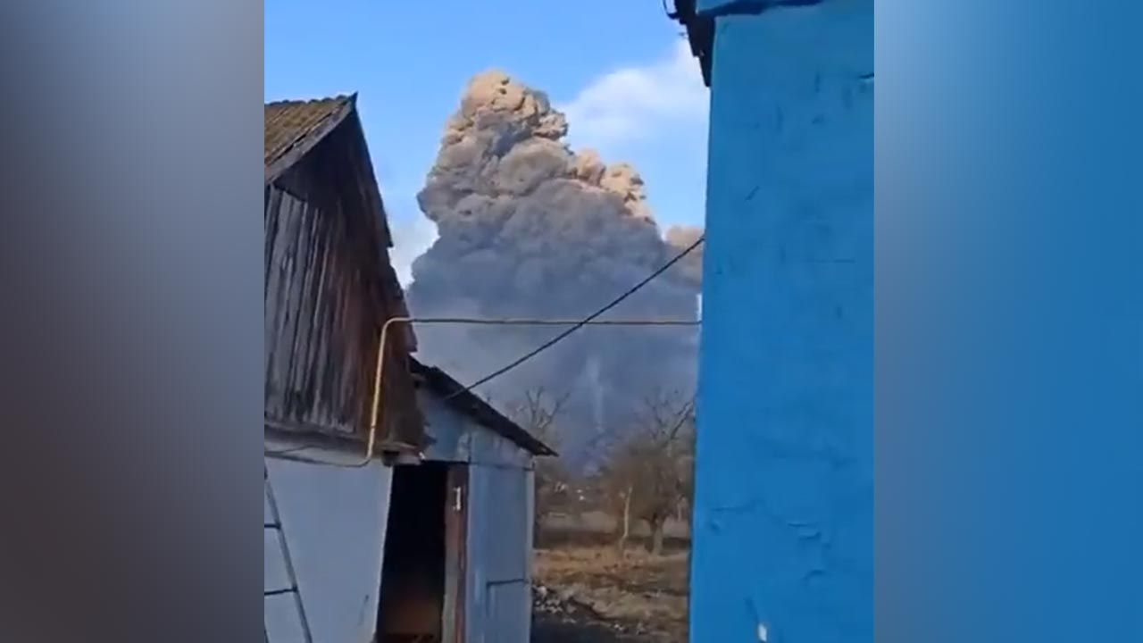 Bomba termobaryczna spadła na Ochtyrkę (fot. Twitter)