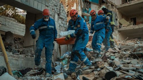 Разбіранне завалаў у Кіеве пасля расейскай атакі ў ноч на 17 чэрвеня. Фота: ДСНС України / Telegram