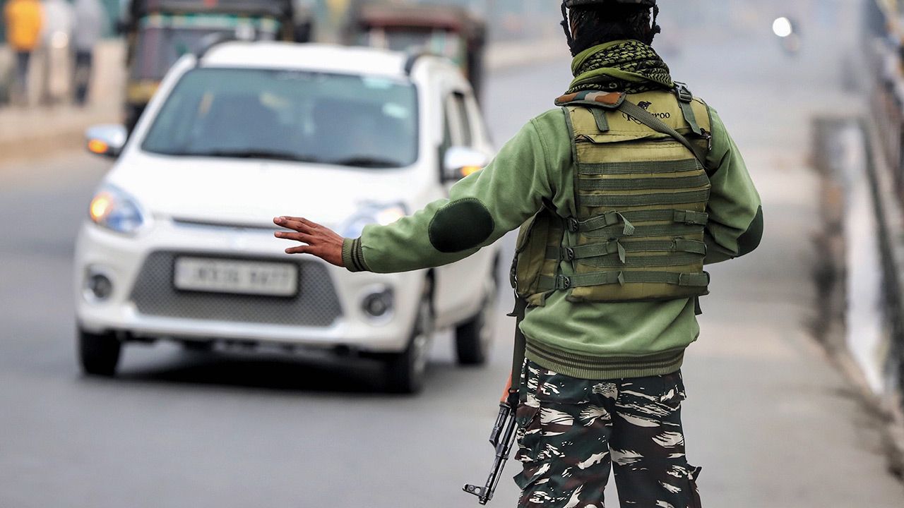Służba bezpieczeństwa omyłkowo otworzyła ogień do grupy cywilów (fot. Nasir Kachroo/NurPhoto via Getty Images)